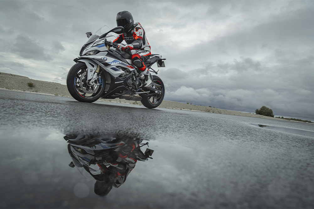 Bridgestone BATTLAX HYPERSPORT S23 in wet conditions